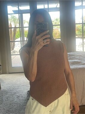 Point-Hem Knit Tank Top in Brown